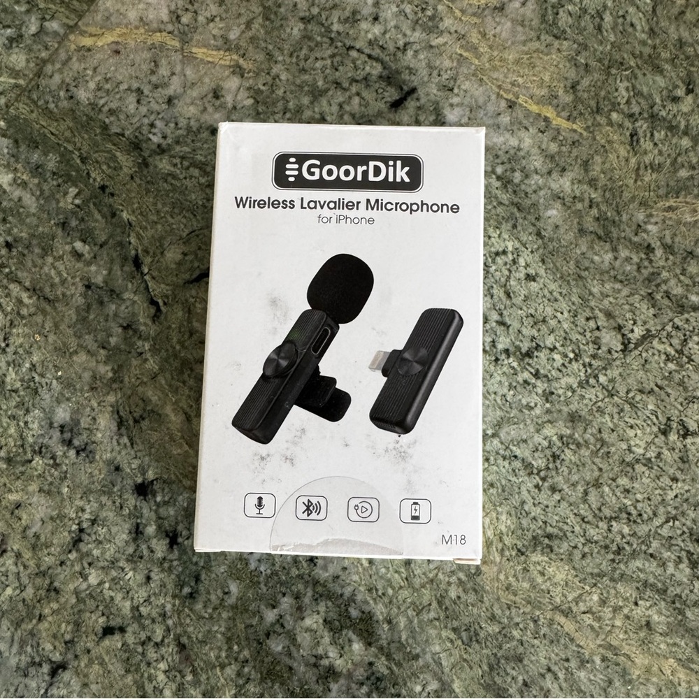 Black Wireless Lavalier Microphone for iPhone